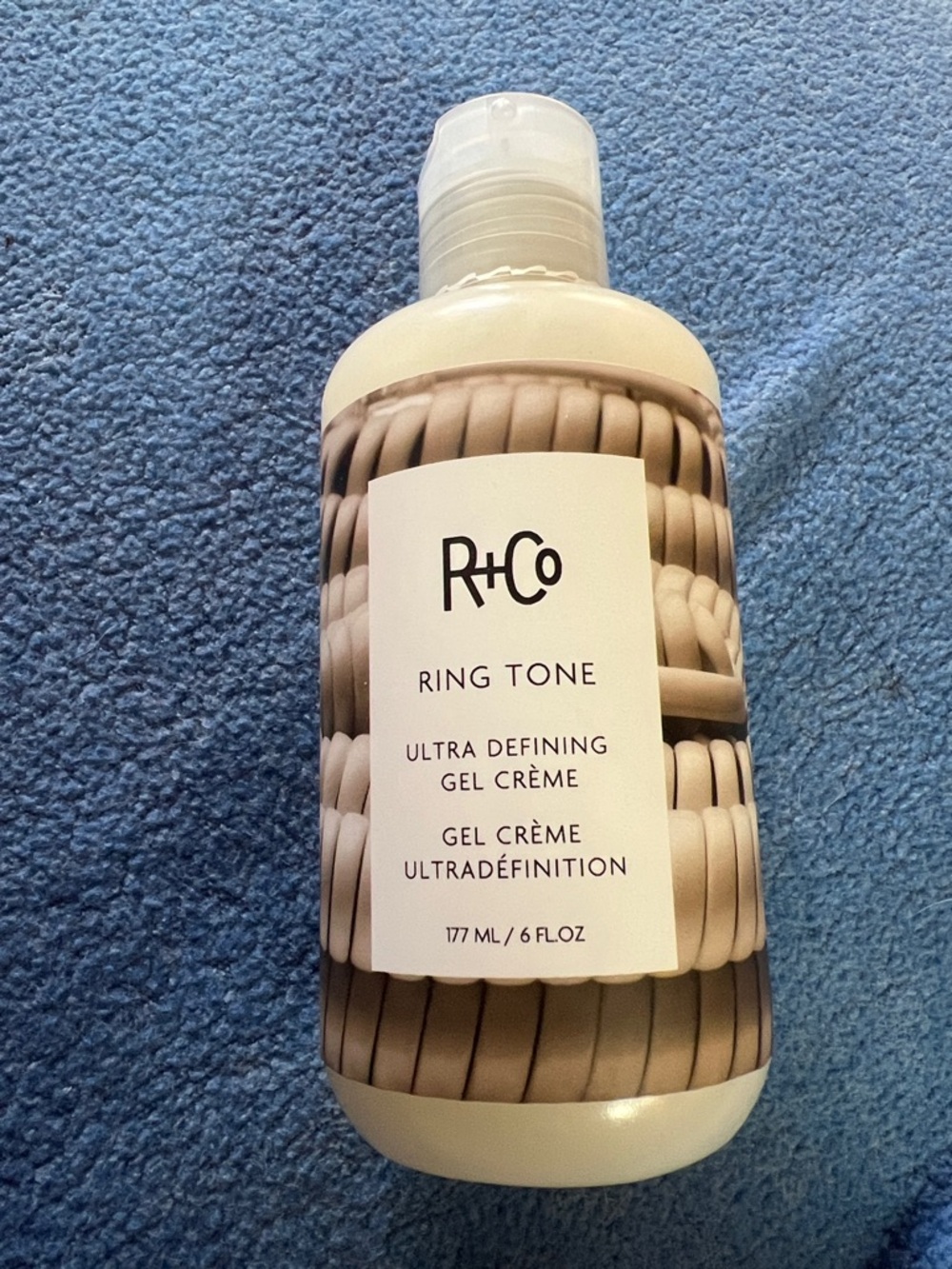 R+Co Ring Tone Ultra Defining Gel Crème - Beige